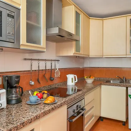 Apartment Beachfront, Two Bed- & Bathrooms, Private Parking