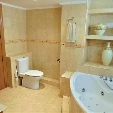 Beachfront, Two Bed- & Bathrooms, Private Parking Apartment Fuengirola