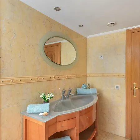 Apartment Beachfront, Two Bed- & Bathrooms, Private Parking Fuengirola