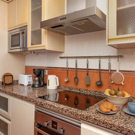 Beachfront, Two Bed- & Bathrooms, Private Parking * Fuengirola