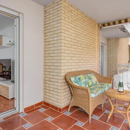Apartment Beachfront, Two Bed- & Bathrooms, Private Parking *