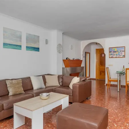 Beachfront, Two Bed- & Bathrooms, Private Parking Apartment Fuengirola