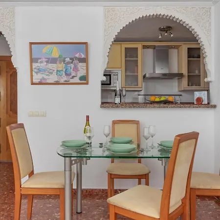 Beachfront, Two Bed- & Bathrooms, Private Parking *