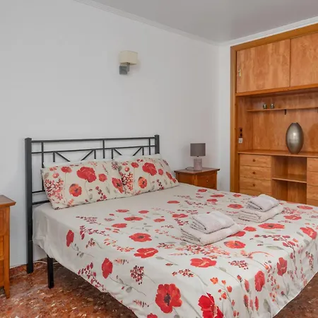 Beachfront, Two Bed- & Bathrooms, Private Parking Apartment Fuengirola