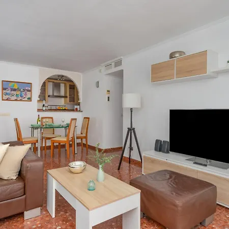 Beachfront, Two Bed- & Bathrooms, Private Parking *